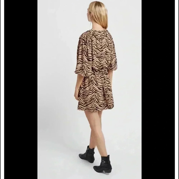 BNWT Rebecca Minkoff Isabella tiger print mini dress in camel zebra size  Xs - Picture 4 of 8